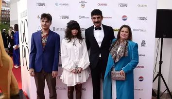 Toma Cuzin, cunoscut drept „Firicel” din Las Fierbinți, apariție uimitoare alături de familia lui, la gala premiilor GOPO. Imagini rare cu soția și copiii actorului