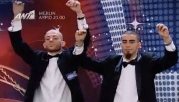 N-o sa-ti vina sa crezi cu ce parte a corpului canta baietii astia la pian! VIDEO SENZATIONAL!
