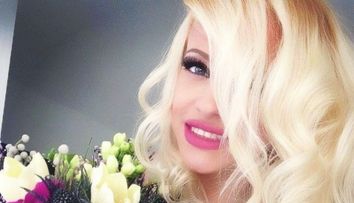 De la blond Barbie la bruneta periculoasa. Anda Adam, cu un nou look: FOTO
