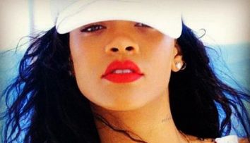 Rihanna, topless in cea mai indrazneata fotografie publicata pana acum.  Ce le-a aratat fanilor inainte de un concert