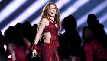 Shakira a fost atacată de doi porci mistreți, în timp ce se plimba cu fiul ei în parc