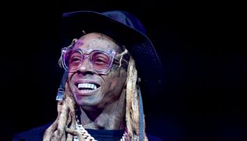 Lil Wayne, pus sub acuzare pentru posesia unei arme. Rapperul riscă 10 ani de închisoare