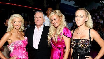 Holly Madison, dezvăluiri de la orgiile lui Hugh Hefner: ”Oribil!”
