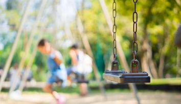 Mai mulți părinți s-au luat la bătaie într-un parc din Ploiești. Care a fost motivul