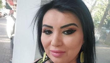 Adriana Bahmuțeanu, cu poliția după copiii ei. A făcut din nou scandal în fața casei lui Silviu Prigoană