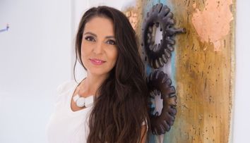 Cristina Joia, de la Visuri la cheie, lovită în figură în amiaza mare, într-un magazin din Capitală