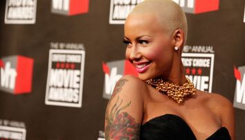 Amber Rose, intr-o rochie mult prea mulata pentru formele ei. Ce au surprins paparazzi cand au dat zoom pe pozele cu ea