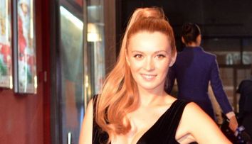 Diana Dumitrescu si Dana Rogoz, cele mai sexy aparitii pe covorul rosu, la premiera filmului 