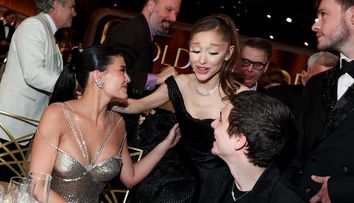 Ariana Grande, apariția care a șocat fanii la Globurile de Aur 2026! Cum a apărut actrița pe covorul roșu