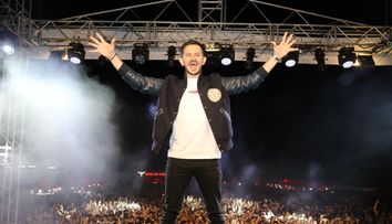 Cunoscutul DJ Burak Yeter vine la The Artist Awards! Pe 11 octombrie, în Piața Mihai Viteazu din Craiova!