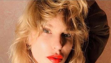 Corina Bud, apariție controversată! A ales o pereche de bikini cu găurele și s-a postat așa pe Instagram