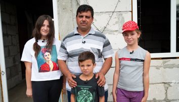 Visuri la Cheie, 27 noiembrie. Familia Nae are parte de o surpriză, în prima vacanță din viața lor! Copiii sunt duși la un parc de distracții, apoi au urcat pe munte cu telegondola