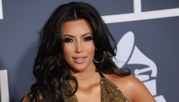 Kim Kardashian, aproape de un accident vestimentar de proportii. Cum era sa ramana in lenjerie intima in plina strada