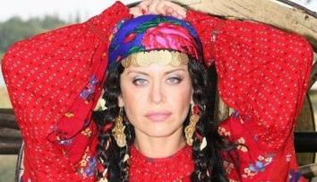 Loredana are colectii de bijuterii, peruci, haine si rochii ale Rodiei din 