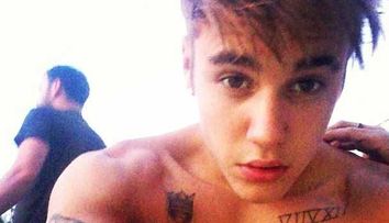 Justin Bieber a uitat-o pe Selena Gomez dupa numai o saptamana. Cine este bruneta de 18 ani cu care a inceput o noua aventura