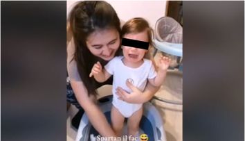 Femeia care și-a ținut bebelușul plângând într-o cadă cu zăpadă, primele declarații! De ce a recurs, de fapt, la un asemenea gest: „Toți ați spus că traumatizez copilul”
