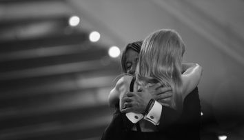Au divorțat oficial după 19 ani de mariaj. Formau unul dintre cele mai discrete și admirate cupluri din showbiz. Celebra actriță a depus actele de divorț în toamna anului 2025, iar acum procesul s-a finalizat. Care este motivul pentru care și-au spus „adio”