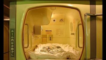 Au dotari de lux si sisteme high-tech. Cat platesti pentru cele mai mici camere de hotel din lume 