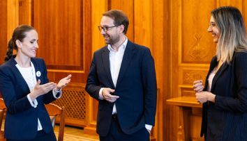 De ce sunt doar două femei în noul Guvern al României: „Sper ca...”. Cine sunt Oana Țoiu și Diana Buzoianu și ce funcții ocupă