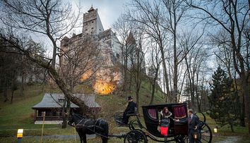 Castelul Bran va găzdui cea mai provocatoare tabără internațională de muzică, Dracula’s Bran Castle Songwriting Camp