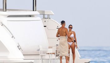 Georgina și Cristiano Ronaldo, în ipostaze intime pe un iaht luxos! Cum i-au surprins paparazzii în vacanța din sudul Franței după ce s-a zvonit că s-ar fi căsătorit în secret