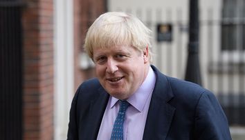 Boris Johnson a revenit la muncă. Primele imagini cu premierul britanic după recuperarea infecției cu coronavirus