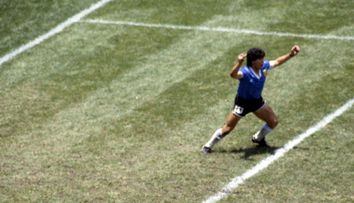 Magia Maradona încă nu s-a stins! Cu ce sumă record a fost cumpărat un tricou al regretatului Diego Maradona