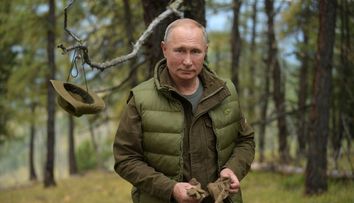 Cum arăta Vladimir Putin când era elev