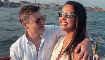 Anca Serea, prima reacție după ce s-a zvonit că s-ar fi despărțit de Adi Sînă. Artistul a fost acuzat că a înșelat-o de mai multe ori: „Un motiv absolut aberant”