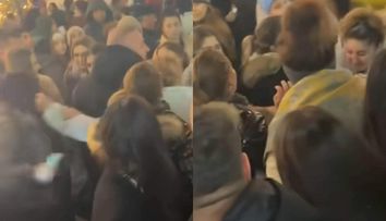 Două fete s-au luat la bătaie la Târgul de Crăciun din Craiova. Martorii au filmat scenele de violență și le-au postat pe rețelele de socializare. VIDEO