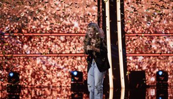 Românii au talent, 27 februarie 2026. Golden Buzz în doar cinci secunde pentru Miruna Fecioru! A acaparat scena cu vocea puternică și l-a lăsat fără cuvinte pe Mihai Bobonete. Carmen Tănase a izbucnit în lacrimi: „Îmi pare rău! Nu am știut ce să zic”