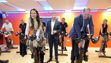 Kate Middleton, spinning în fustă și cizme cu toc! Prințesa de Wales și soțul William au oferit imaginile zilei