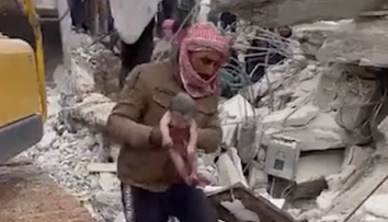 O femeie însărcinată a născut în timp ce era prinsă printre dărâmăturile cauzate de cutremurul din Siria