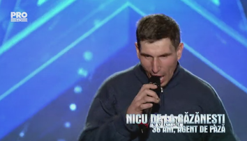 Nu s-a lasat descurajat de reactiile juratilor. A cantat fara negativ o manea pe doua voci