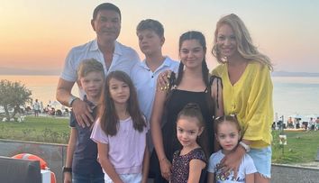 Cristi Borcea, apariție rară alături de toți cei nouă copii ai lui! Cum s-au fotografiat: Valentina Pelinel e și ea în poză