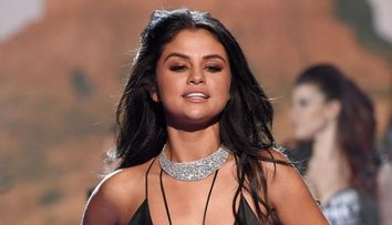 Selena Gomez a reusit sa fie sexy intr-o tinuta lejera. Cum arata atunci cand nu se asteapta sa fie fotografiata