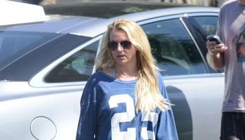 Britney Spears face senzatie in costum de baie. Ce corp ascunde cantareata pe sub hainele largi si anoste