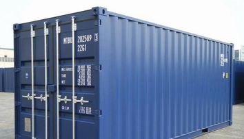 Un container de transport, transformat intr-o casuta de vis. Cum arata acum locuinta inedita in care toti vor sa petreaca o noapte