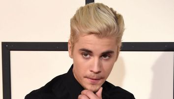 Justin Bieber, ipostaze incendiare alaturi de dansatoarea sa. Dansul celor doi a aprins imaginatia fanelor