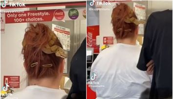Apariție șocantă la fast food. O femeie a venit cu un șarpe în păr: Elasticele se pierd ușor, a luat ce avea la îndemână