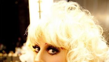 Lady Gaga, complet dezbracata si fara machiaj: FOTO