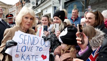 Gestul emoționant al reginei Camilla după ce Prinţesa de Wales a primit diagnosticul crunt. Aflată în fața unei mulțimi de oameni, soția regelui Charles și-a arătat empatia