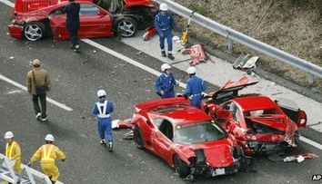 8 masini Ferrari, 3 Mercedes Benz si un Lamborghini, implicate in<span style=