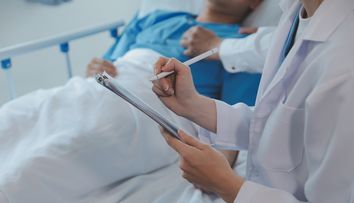 Un tânăr de 22 de ani a murit de cancer, după ce medicii i-au spus că are doar o simplă infecție. Ce simptome a avut