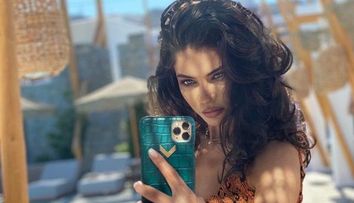 Cristina Ich, mai senzuală ca niciodată! Cum s-a filmat în oglindă frumoasa brunetă