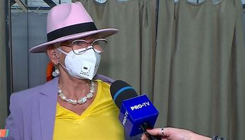 Monica Tatoiu, sfaturi pentru o ținută la modă, pentru primăvară-vară 2021. ”Se poartă burta la vedere”