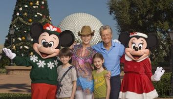 Clanul Douglas, la Disneyworld de Ziua Recunostintei! Uite ce bine arata Michael Douglas!