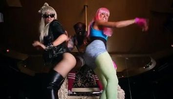 Lady Gaga, Nicki Minaj si Kim Kardashian - parodiate fara mila intr-un nou videoclip. Vezi AICI