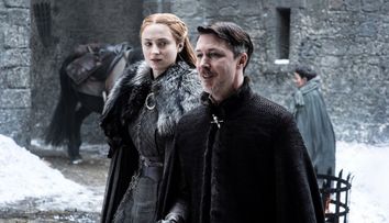 Reacția lui Aidan Gillen după ce a fost servit cu un pahar de pălincă. Actorul care l-a interpretat pe Littlefinger în Game of Thrones se află la Cluj-Napoca
