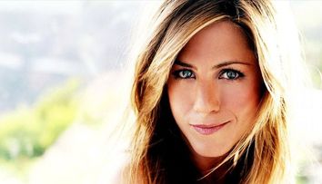 Jennifer Aniston, surprinsa fara urma de machiaj la 44 de ani. Look-ul ei natural, o surpriza imensa pentru fani: FOTO